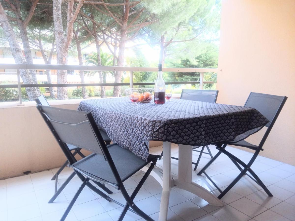 Frejus Plage, Appartement Entier , Piscine,Parking,Plage A 200M ภายนอก รูปภาพ