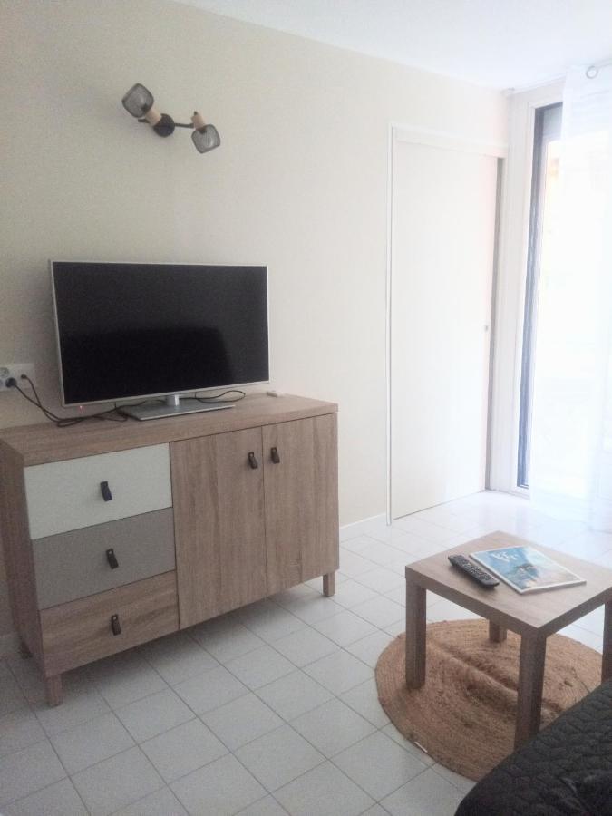 Frejus Plage, Appartement Entier , Piscine,Parking,Plage A 200M ภายนอก รูปภาพ