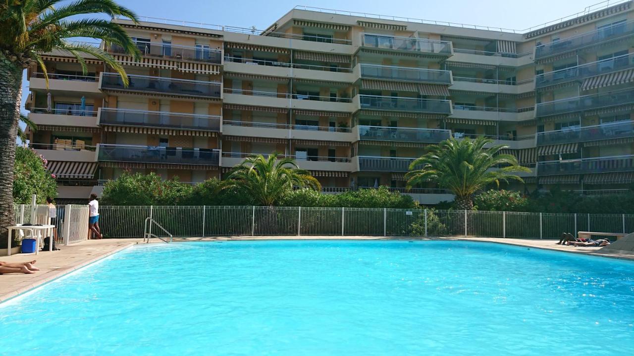Frejus Plage, Appartement Entier , Piscine,Parking,Plage A 200M ภายนอก รูปภาพ