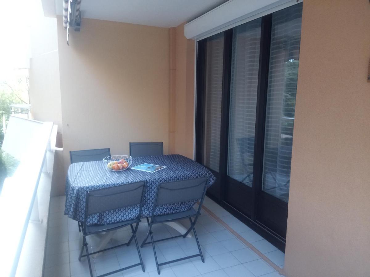 Frejus Plage, Appartement Entier , Piscine,Parking,Plage A 200M ภายนอก รูปภาพ